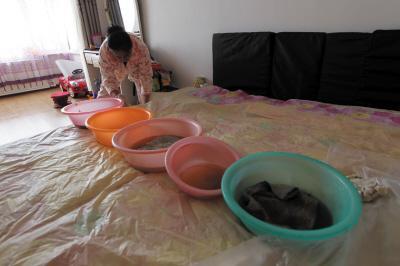 太康楼上漏水，住户失联，小区没物管，业主维权难！律师来支招……